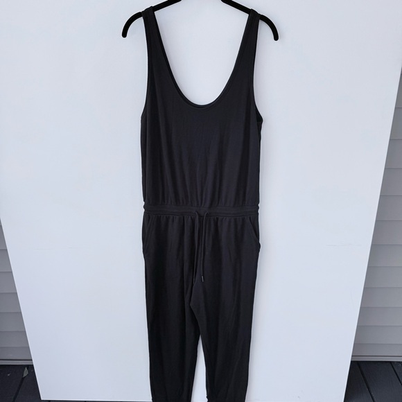 Athleta Unbound Jumpsuit Cinched Waist Cargo Pockets Black Stretch size medium - Picture 4 of 6